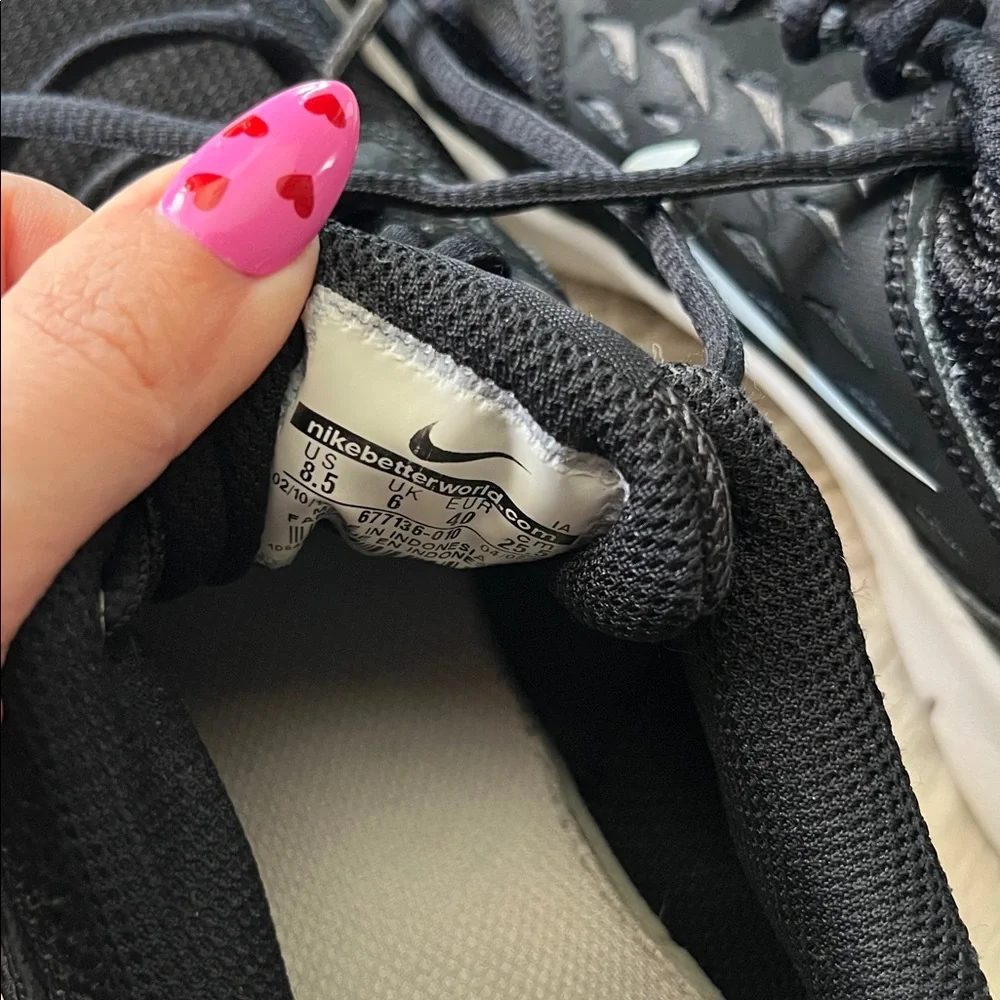 Nike Women’s Black and White Sneakers